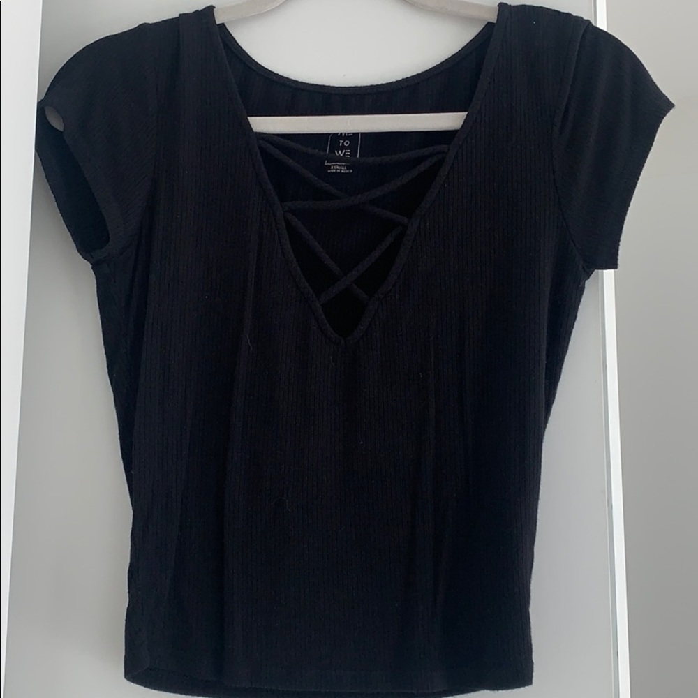 Me to We criss cross front short sleeve shirt!!!
